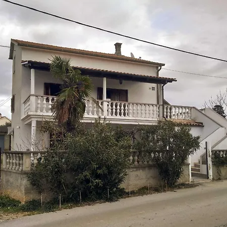 Apartment Bright And Modern: Fully Furnished Krk With Private Parking *