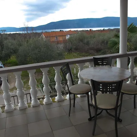 아파트 Bright And Modern: Fully Furnished Krk With Private Parking